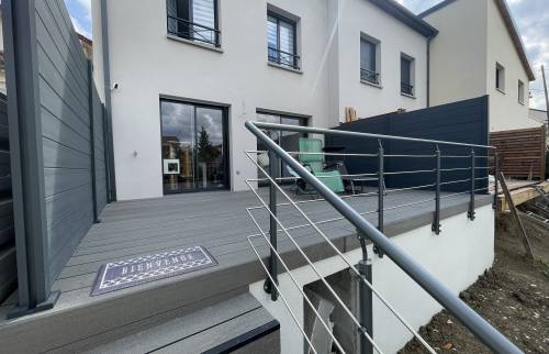 Réalisation d’une terrasse en composite sur une butte de terre à Antony (92)