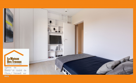 Une chambre fraîchement repeinte, sobre et élégante, prête à accueillir un petit-enfant à Saint-André-de-l’Eure.