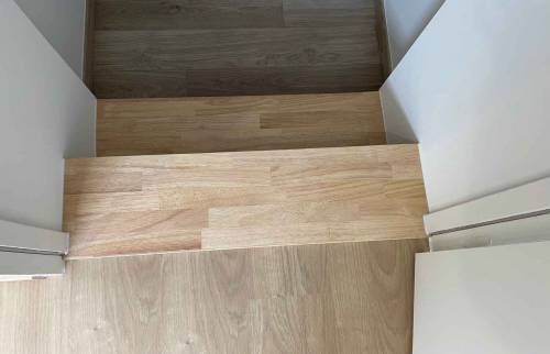Surélévation de 14 m² à Vertou  - accès à la chambre escalier