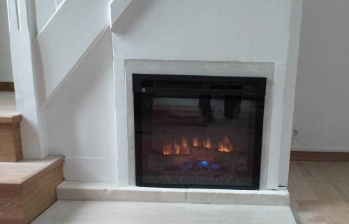 La cheminée sous l'escalier