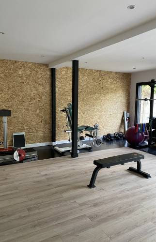 Création d'une salle de sport adaptée à la rééducation 