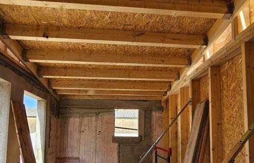 Vue de l'intérieur en OSB Plafond