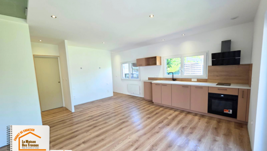 travaux garage habitable, projet studio courtier en travaux, garage transformé en T1, rénovation complète pièce annexe, réaménagement intérieur Albertville