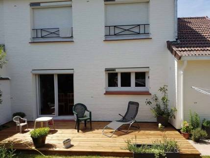 Nouvelle terrasse en bois après rénovation extérieure - Combs-la-Ville 77380