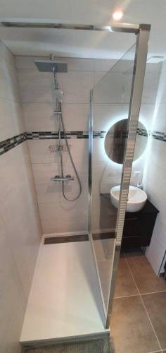 Nouvelle salle de bain rénovée avec douche - Périgny-sur-Yerres 94520