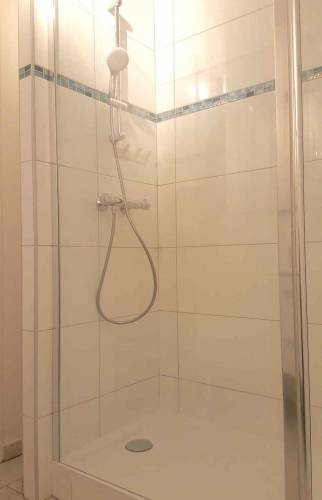 Rénovation appartement sur le Sillon Saint-Malo (une partie de la douche)