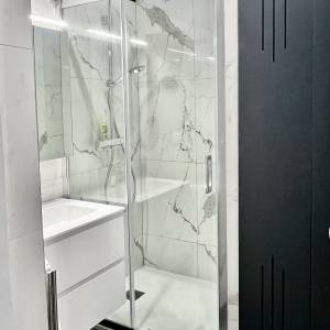 salle de bain zellige lumière naturelle Versailles - Maria Racconto