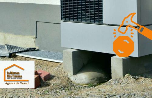 Socle béton renforcé pour assurer la stabilité et réduire les vibrations de la pompe à chaleur, élément clé pour une installation durable et silencieuse.