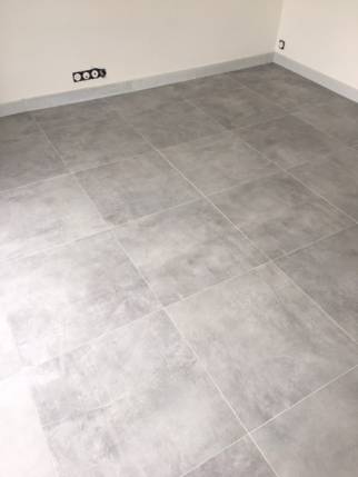Carrelage au sol dans une maison en rénovation - Nantes 44