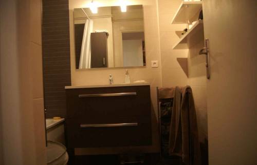 Installer une vasque dans une salle de bain à Caen