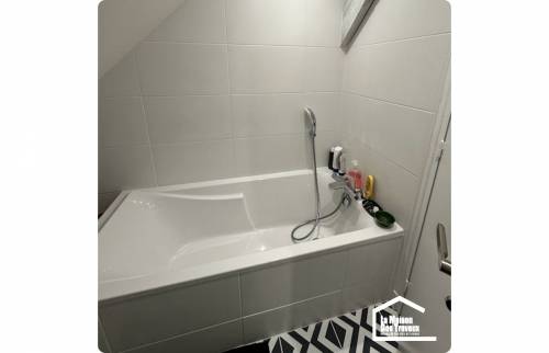 baignoire avec faïence 