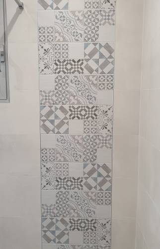 Vue sur la frise effet "carreau de ciment"