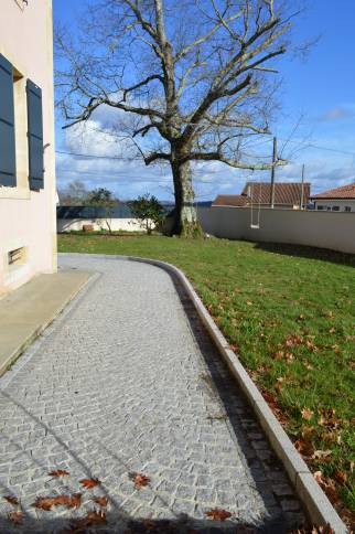 Création d'une allée de jardin en pavés de granit - Sainte-Maxime 83