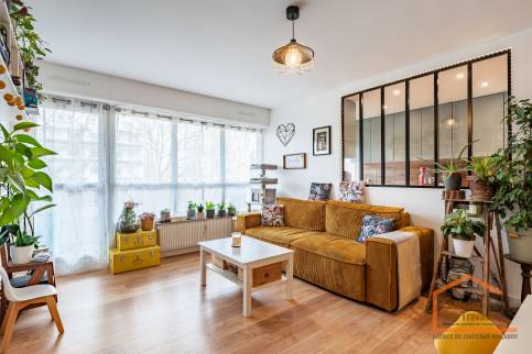 cuisine avec ouverture sur le salon avec verrière