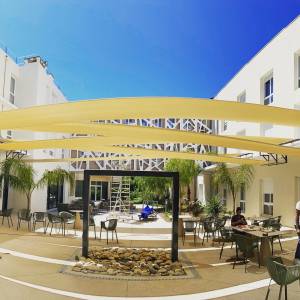 Voile tendue en quinconce - Cedric Balestra - La Maison Des Architectes