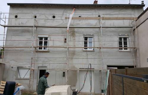 Ravalement d'une Façade en Pisé - Travaux en cours
