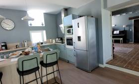 La cuisine vue du séjour