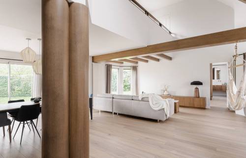 Rénovation terminée – Vue d’ensemble pièce de vie maison rénovée à Bruz