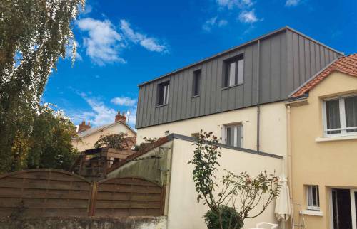 Surélévation de la maison en bardage zinc à Nantes (44)