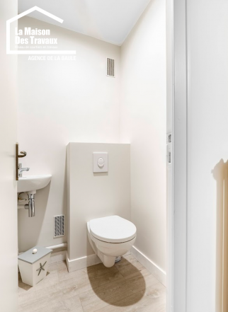 WC suspendu et lave-main