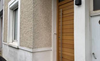 Installation d'une porte d'entrée en bois sécurisée sur une maison - Cholet 49300