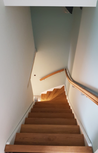 Rénovation de l'escalier en bois, peinture Farrow and Ball murs et boiseries (91)