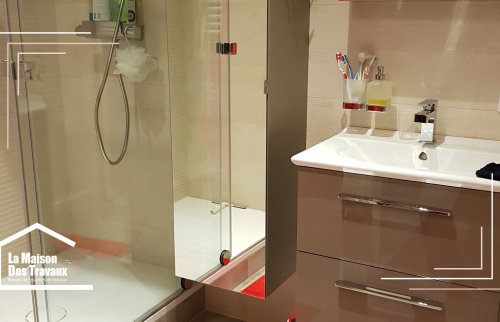 Rénovation de Salle de Bain à Mantes-La-Jolie : Un Espace Petit mais Spectaculaire