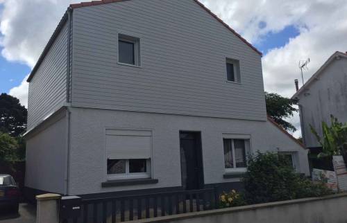 Surélévation de 60 m² à Rezé en bardage bois