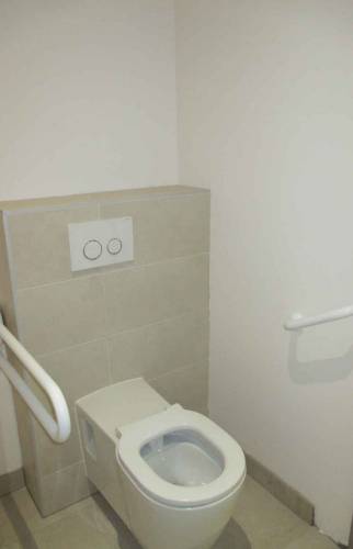 Toilette PMR pour la salle d'attente