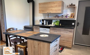 aménagement cuisine Servoz, cuisine fonctionnelle montagne, devis rénovation cuisine, cuisine moderne avec îlot, artisan rénovation Servoz