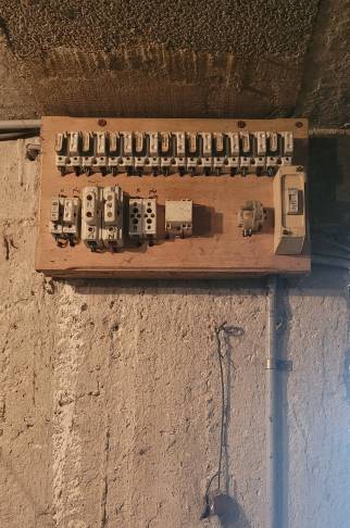 Ancien tableau électrique avant travaux de rénovation électrique - Lésigny 77150