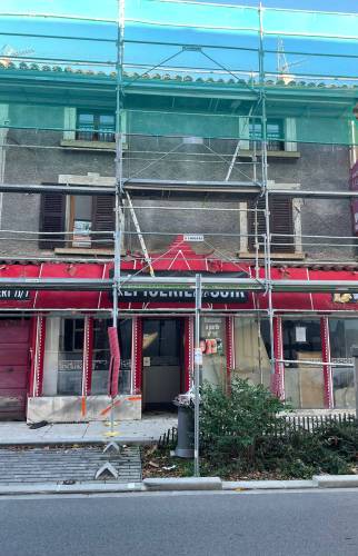 Réflexion de toiture dans l'hyper-centre de Montbrison ( 42147 )