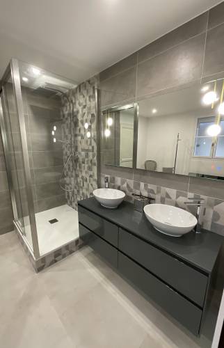 Rénovation salle de bain - douche et double vasque 