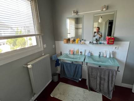 Ancien espace de toilette avant travaux de rénovation de salle de bain - Nantes 44