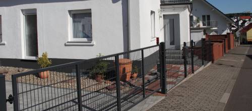 securiser maison portail noir - La Maison Des Travaux