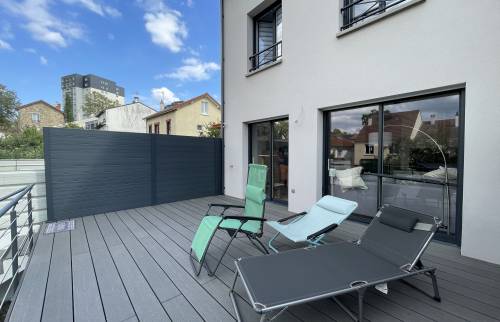 Réalisation d’une terrasse en composite sur une butte de terre à Antony (92)