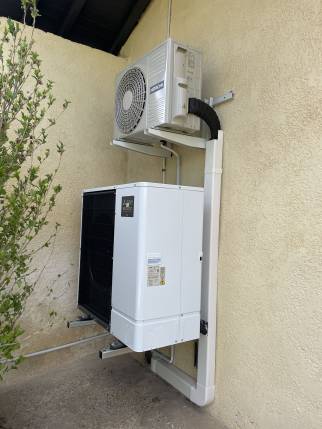 Unité extérieure de pompe à chaleur air-eau posée en rénovation énergétique - Saint-Marcel-lès-Valence 26320