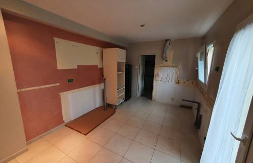 Dépose de l’ancienne cuisine avant rénovation à Bourgbarré