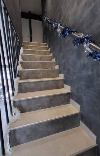 les nouveaux escalier en béton et carrelage