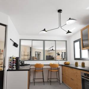 Style, ambiance et praticité dans cette nouvelle cuisine ouverte sur le séjour