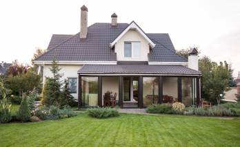 Extension par une véranda vu de l'extérieur