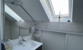 Le miroir sur-mesure et le joli meuble vasque