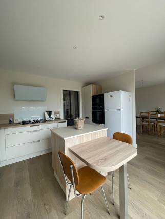 Nouvelle cuisine semi-ouverte sur la salle à manger - Saint-Léger-sous-Cholet 49