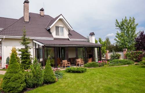 Extension par une véranda vu de l'extérieur