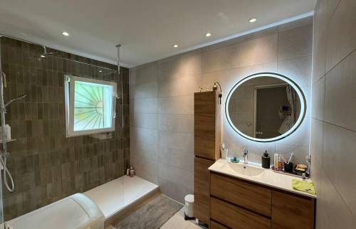 Salle de bain rénovée a Vaux sur Mer