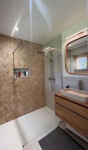 vue d'ensemble de la nouvelle salle de bain
