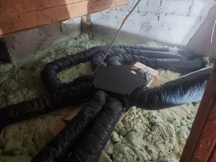 VMC double-flux installée dans les combles lors de travaux de rénovation énergétique - Lésigny 77150