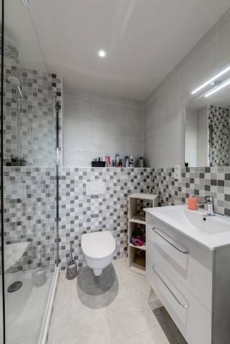 Création d'une salle de bain privative dans un appartement rénové - Montauban 82