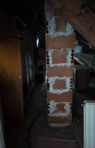 Conduit de cheminée dans les combles rénovation de couverture Bruz