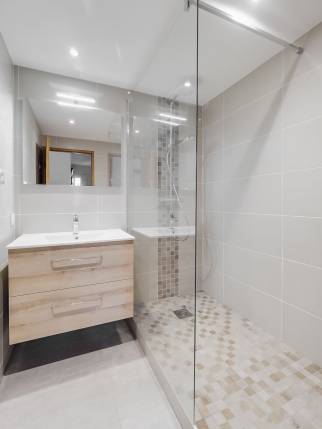 Rénovation de maison avec création d'une salle de bain moderne - Evian 74500